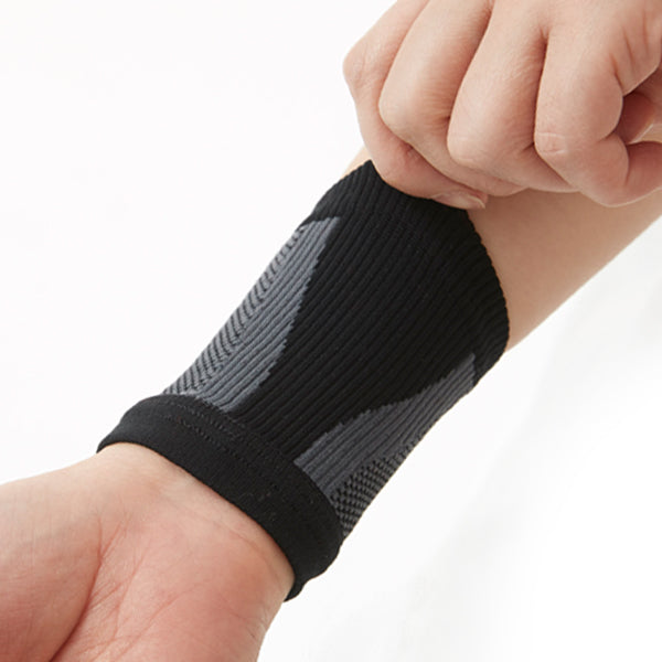 Triplicated Lining Compressive Wrist Sleeve - Excellent Warmth & Compression - Protects Weaken Muscles & Prevents Sports Injuries_gallery_13